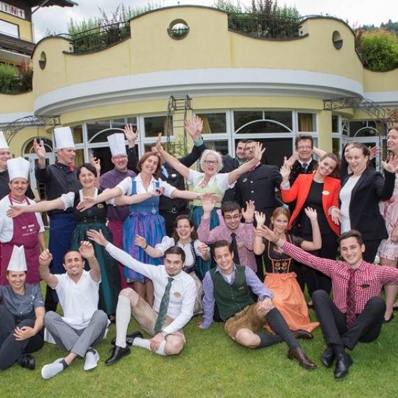 team01 Ein Bild des Hotel Schuetthof Personals.