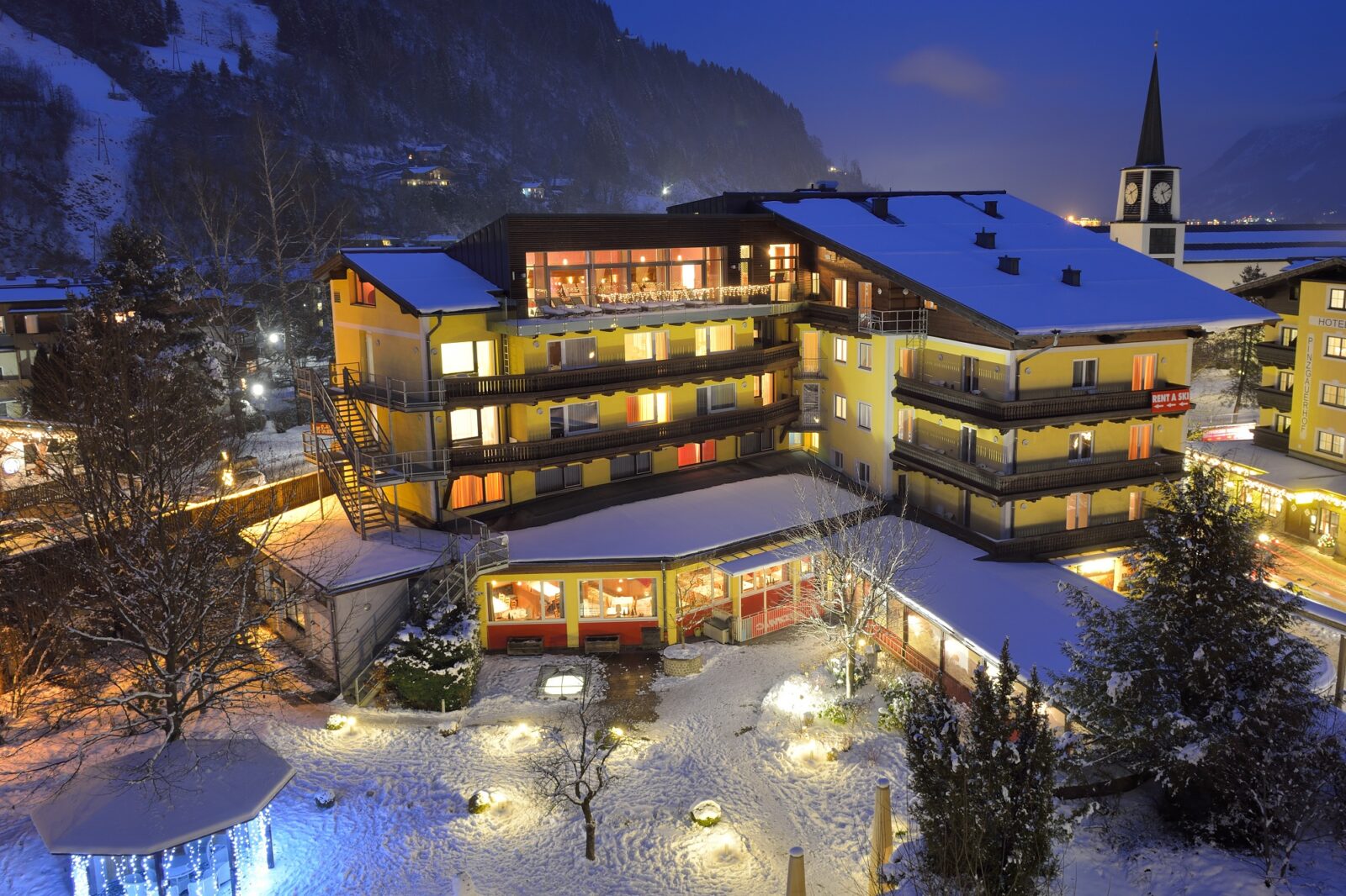 <p><em>Willkommen</em> im<br />
Hotel Schütthof!</p>